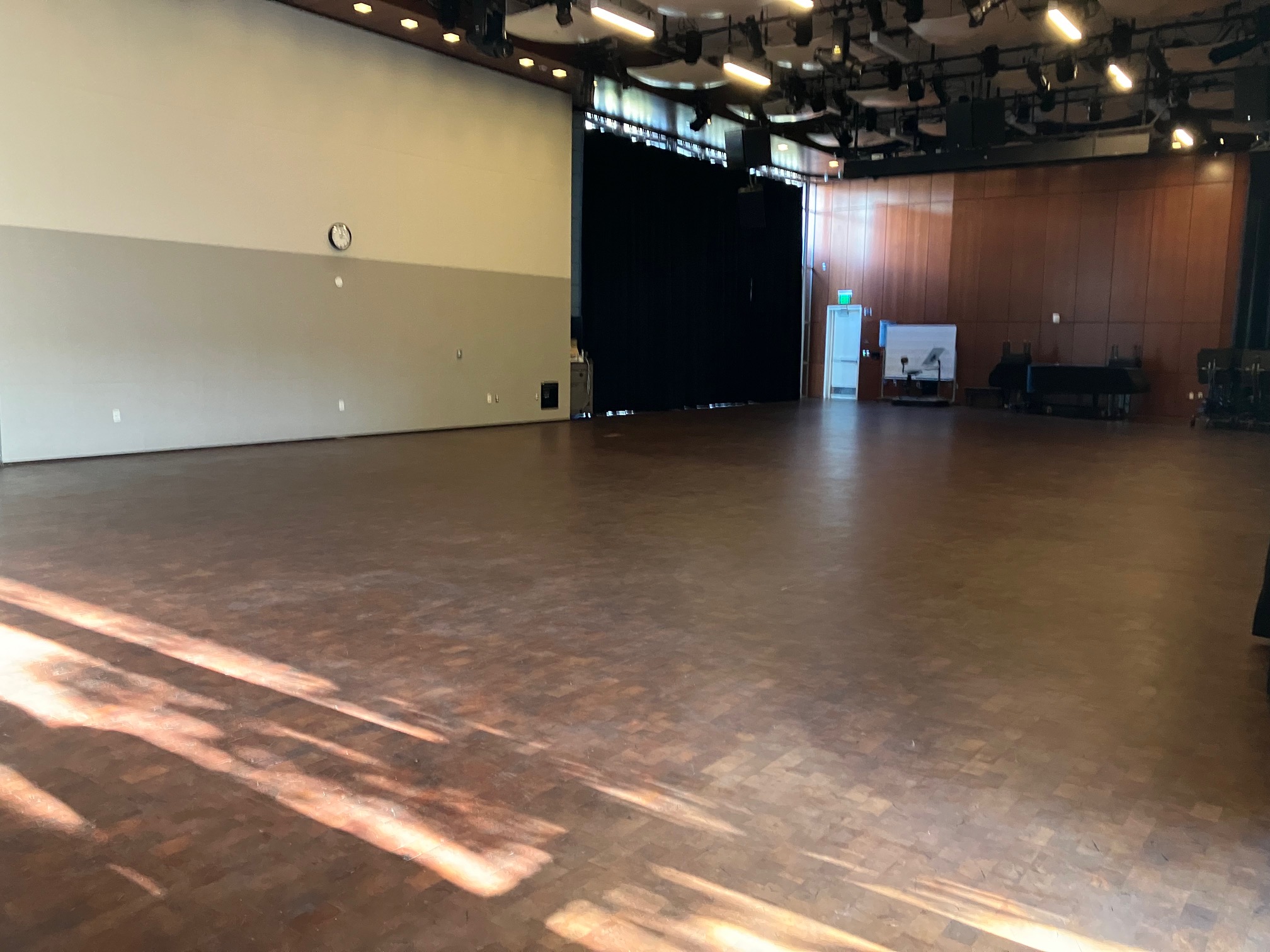 The East Wing presentation room will have a space at the front of the room, opposite the entrance, with circular tables arranged throughout the space. Here, the room is viewed from the courtyard side, facing the east wall.